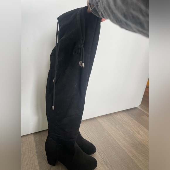 Knew high boots unbranded LIKE NEW - Picture 1 of 3